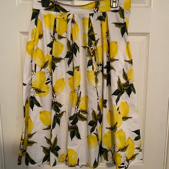 Dresses & Skirts - ❤️ Lemon Skirt 🍋